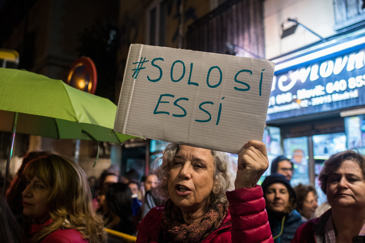 Seks zonder toestemming kan worden vervolgd als verkrachting in Spanje foto